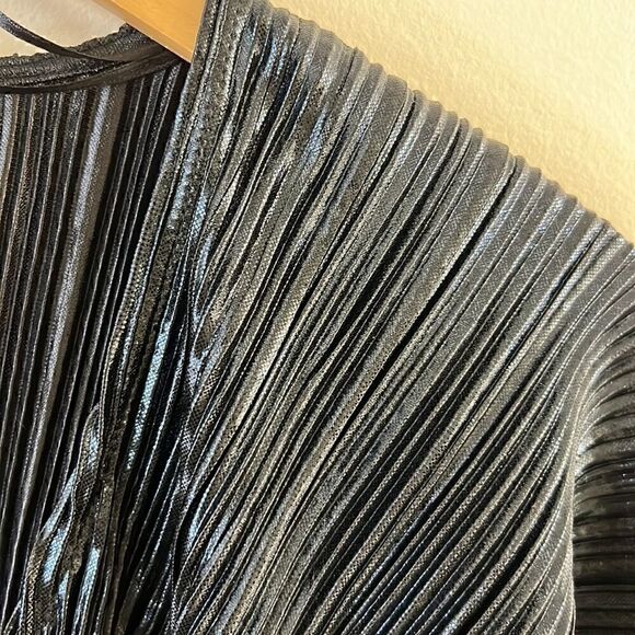 NWT Good American Plisse Deep V-Neck Dolman Blouse in Chrome Size L/XL - Picture 6 of 14